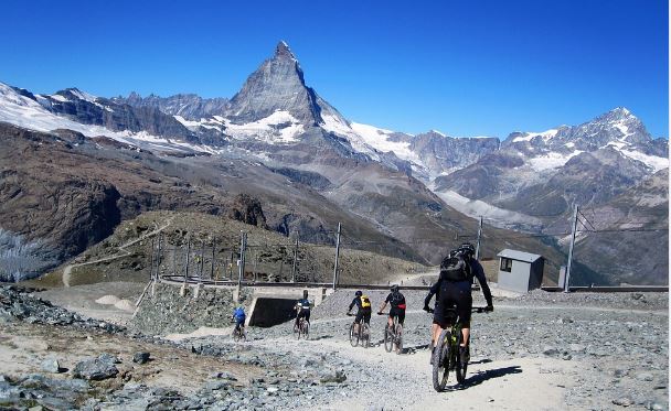 Velolenker am Matterhorn Zermatt Foto