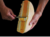 Der dreischichtige Käse trägt den Namen Trifolait