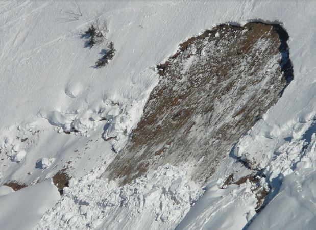 Kantonspolizei Wallis warnt nach mindestens 6 weiteren Toten: „Höchste Vorsicht geboten“ – Lawine in Eisten, Saastal abgeschnitten +++ Simplon-Dorf – Gondo gesperrt +++ Täsch-Zermatt auch gesperrt