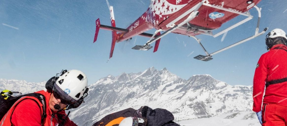 Air Zermatt freut sich, daß Rega nicht ins Wallis darfKWRO verteidigt Pfründe von Air Zermatt und Air Gllaciers