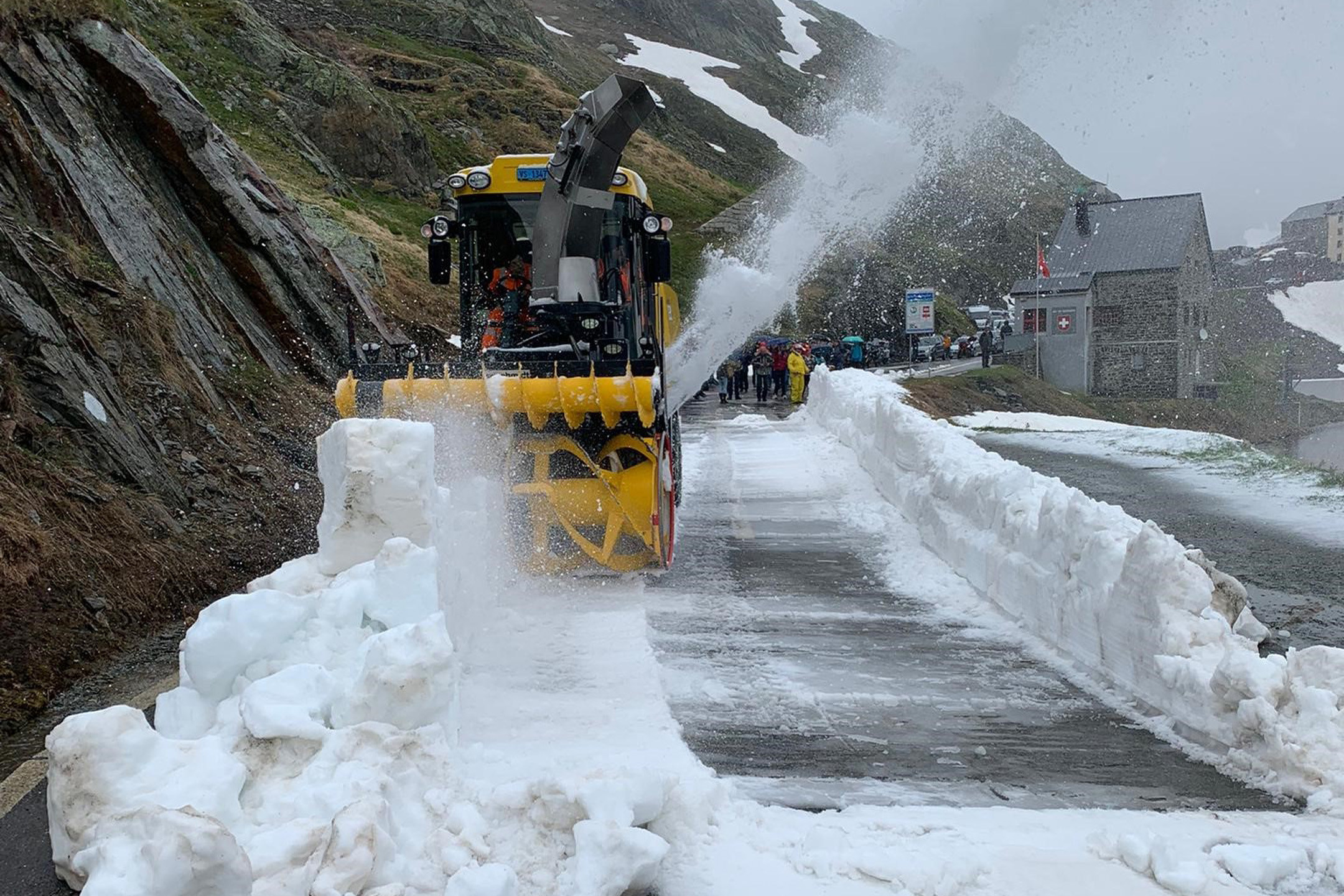 Öffnung der Paßstraße über den Großen St. Bernhard (2476 M. ü M.)