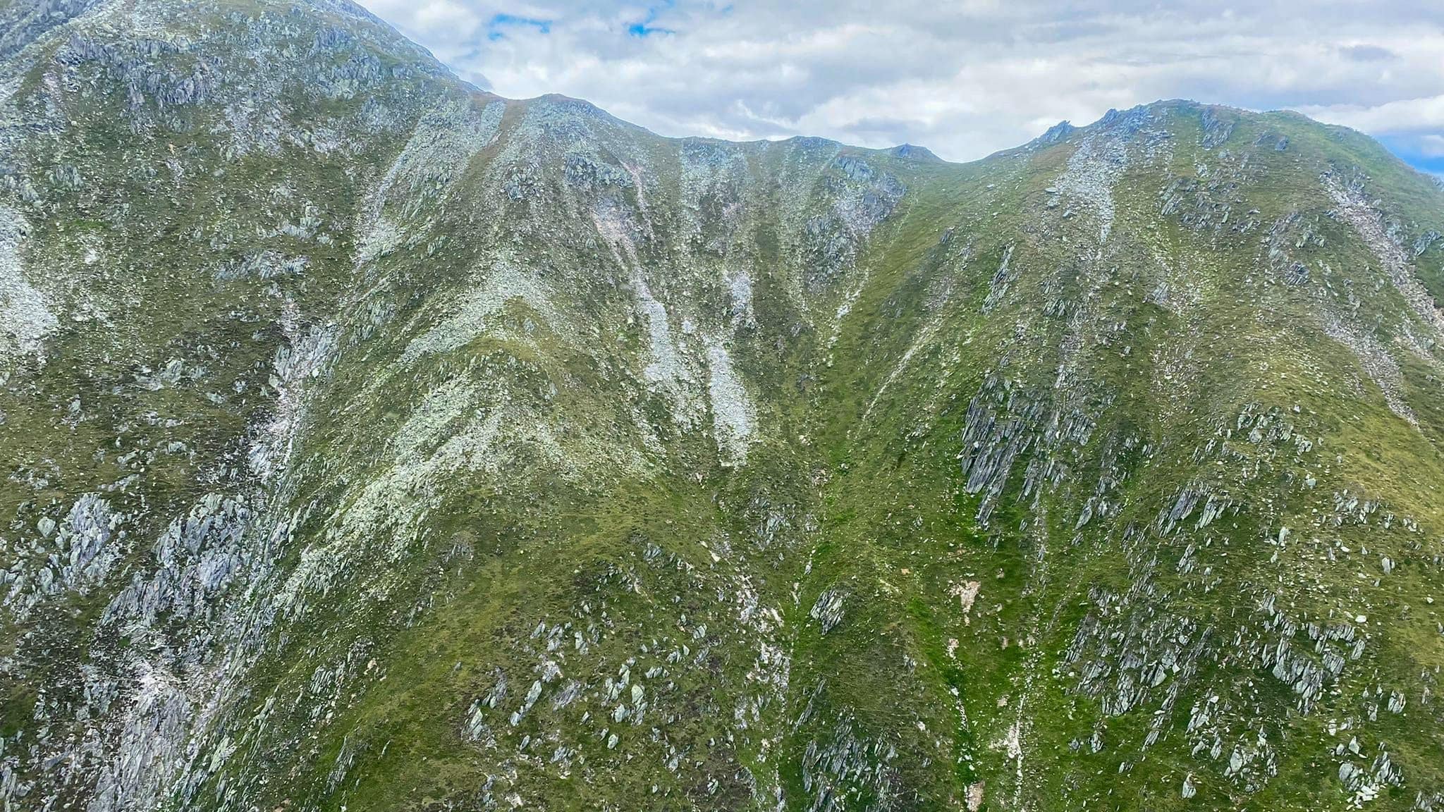 04.08.2022-I-Gleitschirmunfall-Minstigertal-Kantonspolizei-Wallis