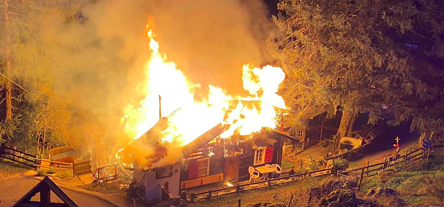 Turtmanntal / Hibschweidji: Chalet in Flammen