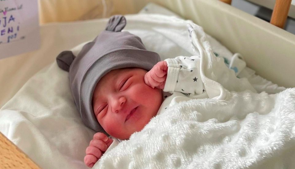Asja Iseni, NeujahrsbabyErstes Bebe im Spital-Zentrum Oberwallis
