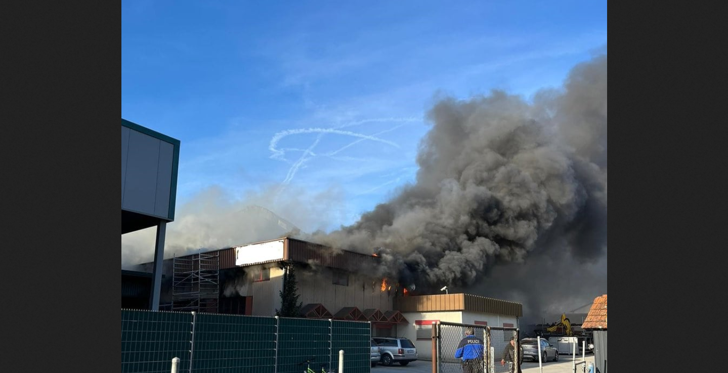Ardon: Brand in einer Werkstatt