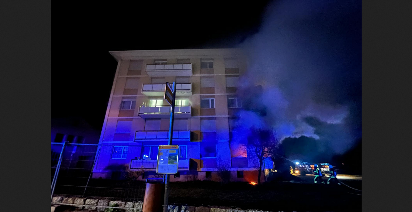 Brand in einem Wohnhaus in St-Pierre-de-Clages:In Lebensgefahr schwebender Mann (82) aus Neuenburg verstorben