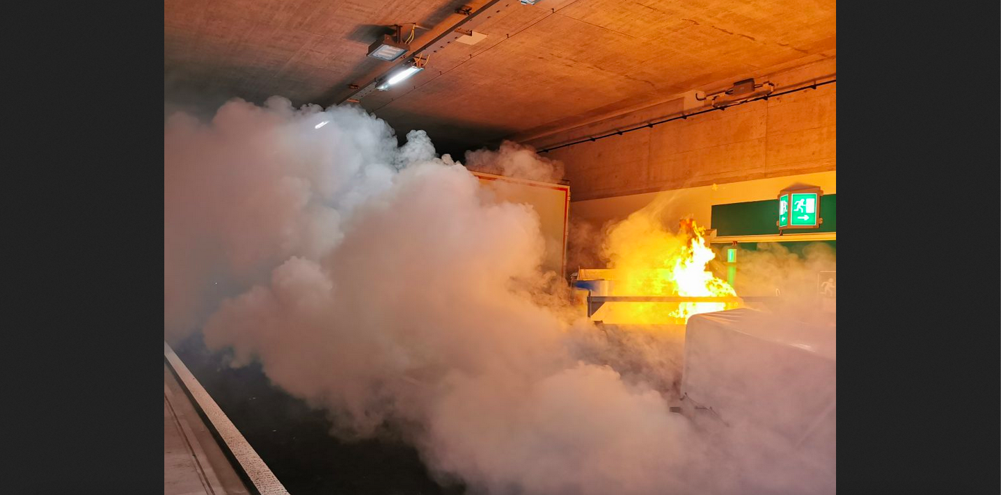 Autobrand in Tunnel am Simplonpaß – ein Toter