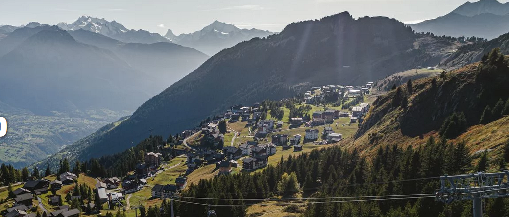 Waldbrand-Situation bei der RiederalpWanderwege ums Riederhorn geschlossen +++ Sesselbahn Hohfluh liegt still +++ Gondelbahn Mörel-Ried-Riederalp außer Betrieb