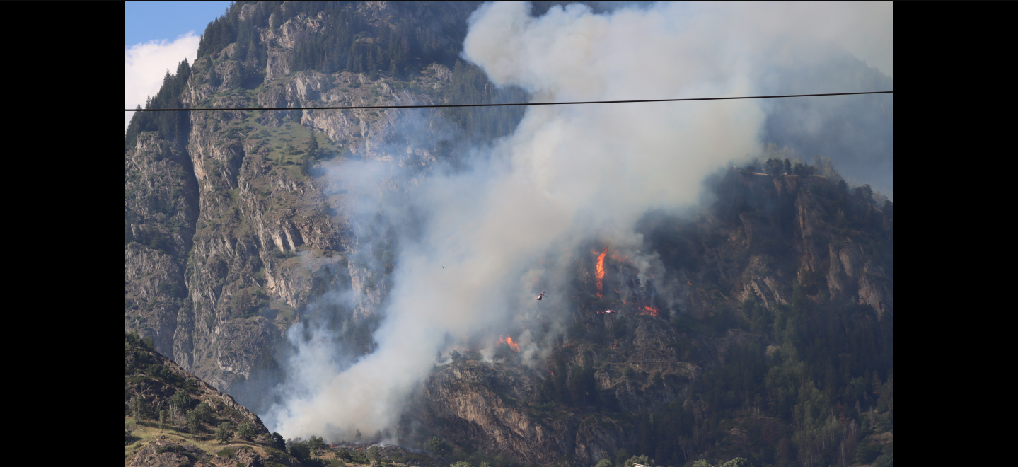 Waldbrand Bitsch / Ried-Mörel: Unklare Kommunikation der Kapo: Evakuierung oder nicht?Region Ried-Mörel: Türen und Fenster schließen +++ Ob Evakuierungen noch unklar