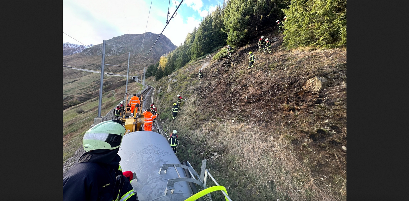 Flurbrand durch Dampflok: Löschzug der MG-Bahn im Einsatz