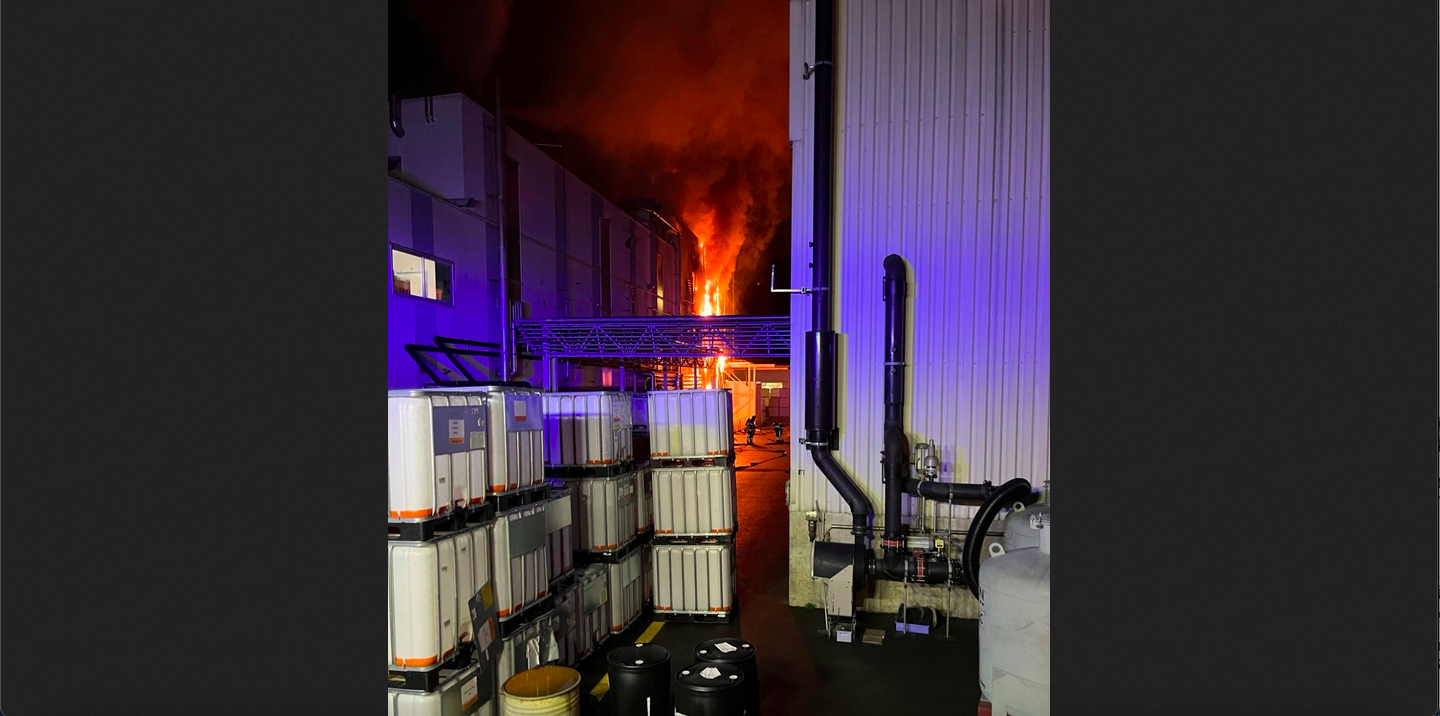 Großbrand in Pestizid-Chemiefabrik in Vionnaz: Bevölkerung soll zuhause bleiben
