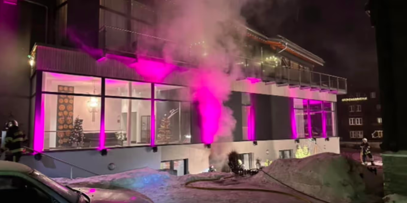 Hotel Pirmin Zurbriggen in Saas-Almagell: Feuer im Spa-Bereich – Feuerwehr Saastal mit mehr als 40 Personen im Einsatz