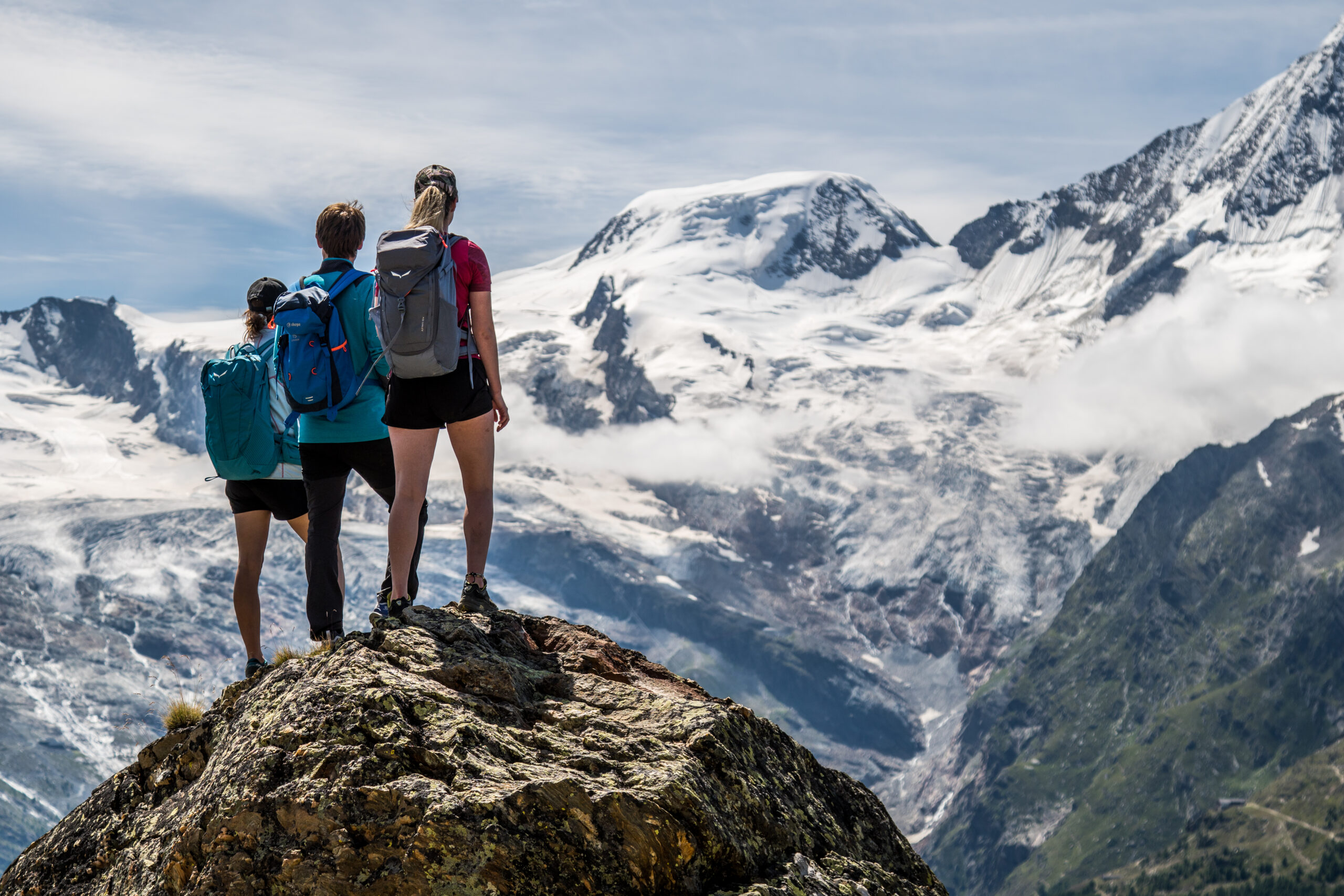 Wandern im Saastal: Gemeinde Eisten und Saastal Tourismus AG unterzeichnen Marketing-Kooperationsvereinbarung