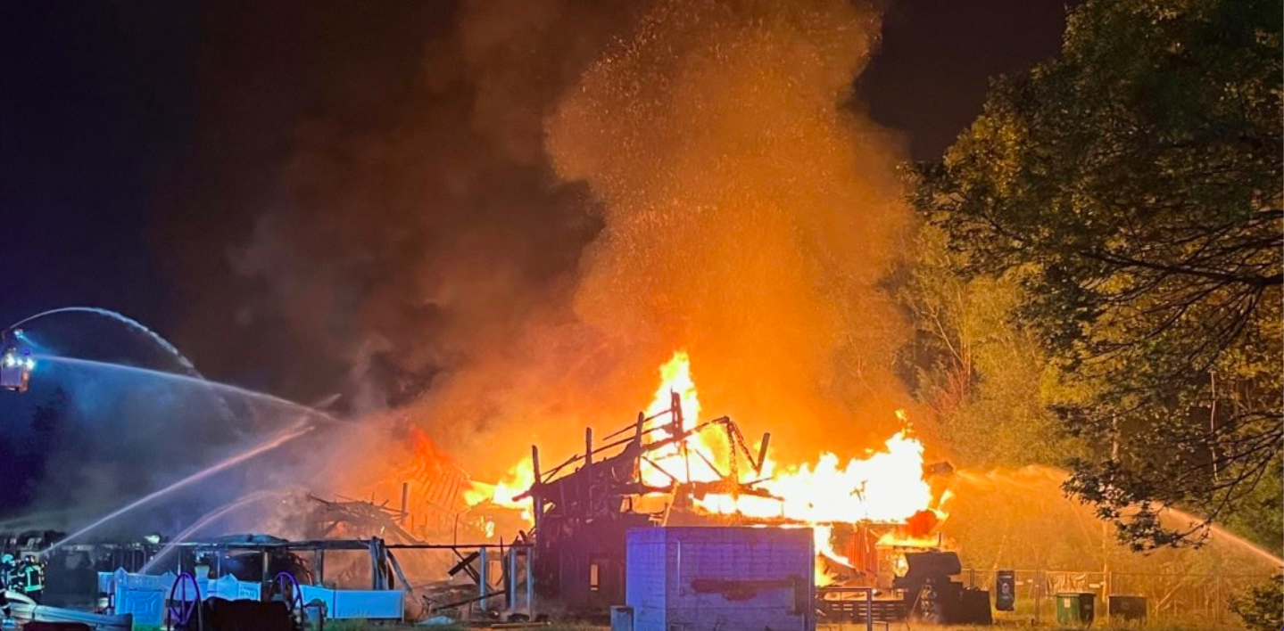 Vionnaz: Leiche in Brandruine gefundenRettungskräfte suchen nach möglichen weiteren Brandopfern