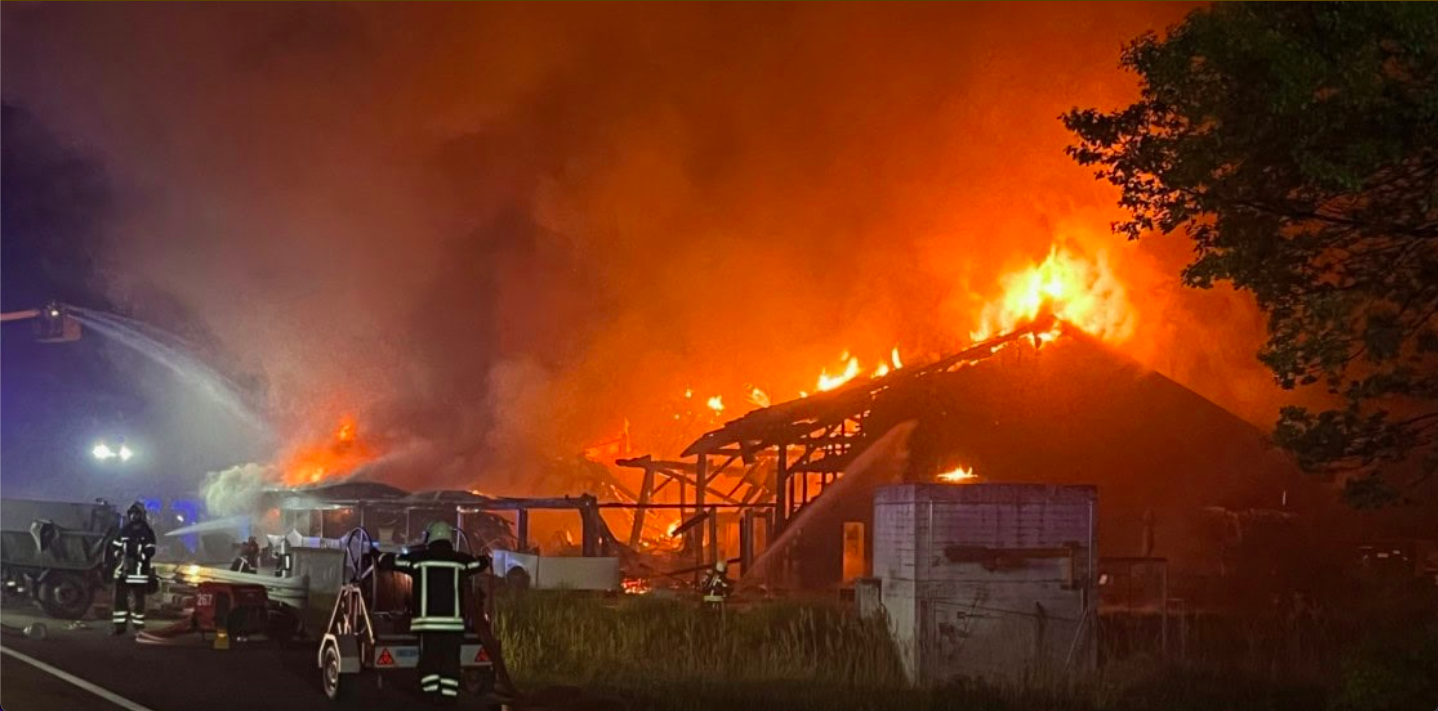 Brand in VionnazGeschäftsgebäude wird Opfer der Flammen