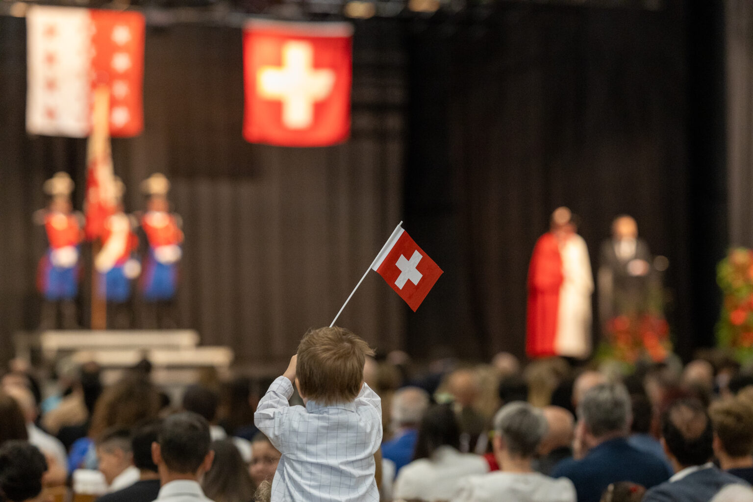 Schweizerflagge eigentlich eckig...
