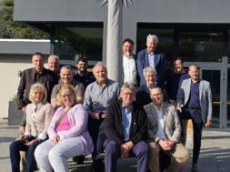Treffen Netzwerke Berggemeinden in Susten_NOB und GPMVR beim Gruppenbild_zvg