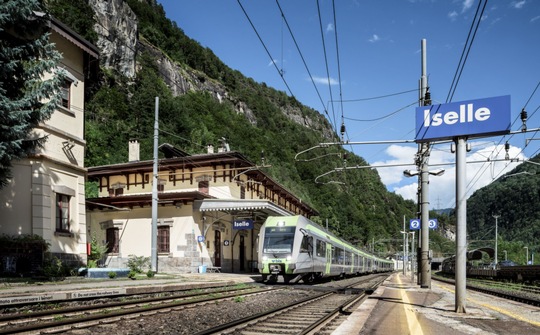 Bus statt Bahn am Simplon während drei Wochen im AugustFahrzeit verlängert sich zwischen Brig und Domodossola fast um das Doppelte