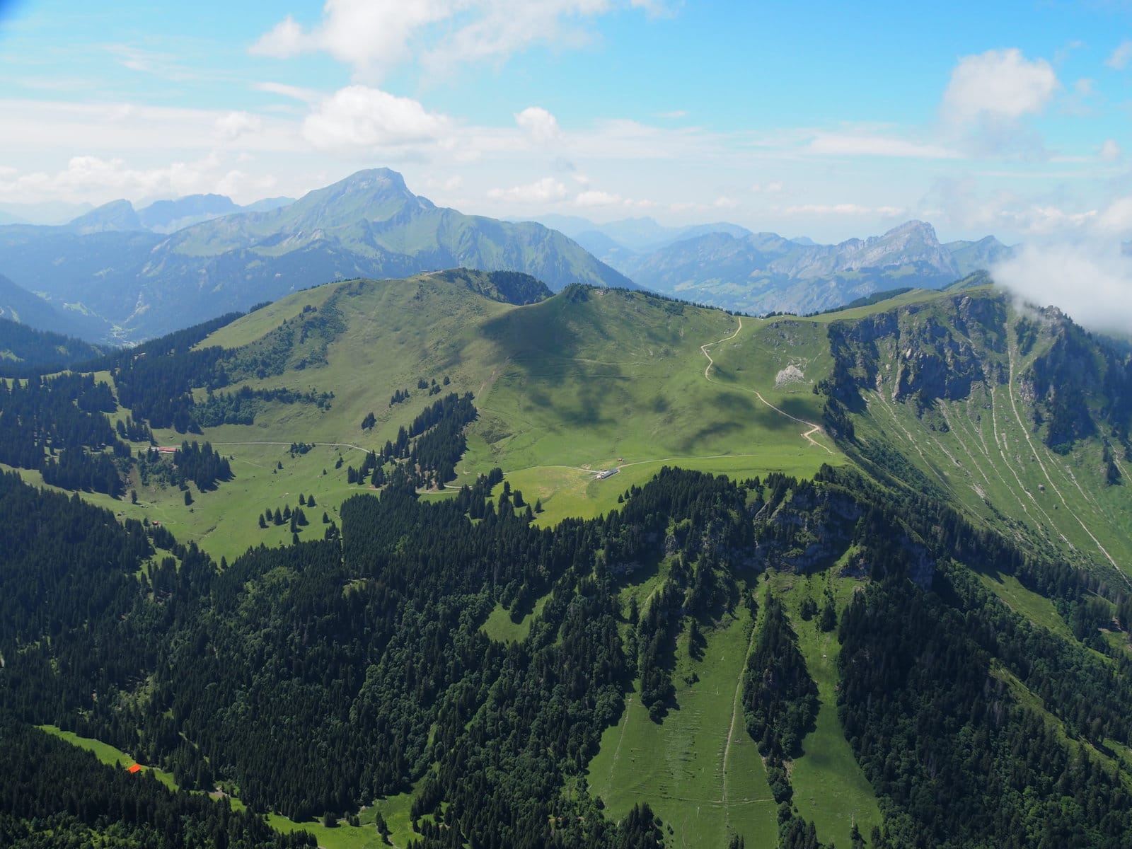 Collombey-Muraz: Unfall beim WandernAus ungeklärten Gründen in die Tiefe gestürzt