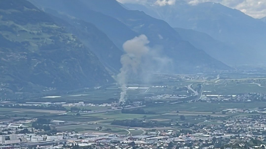 Vétroz: Brand in der Industriezone BotzaEvakuierung wegen schädlicher Beschaffenheit der Produkte