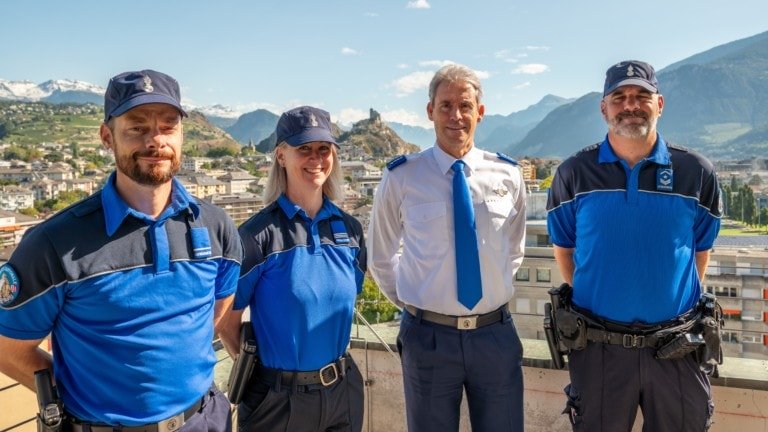 Nathalie Vuissoz, Ludovic Moix und François Charvet befördertErnennungen bei der Kantonspolizei Wallis