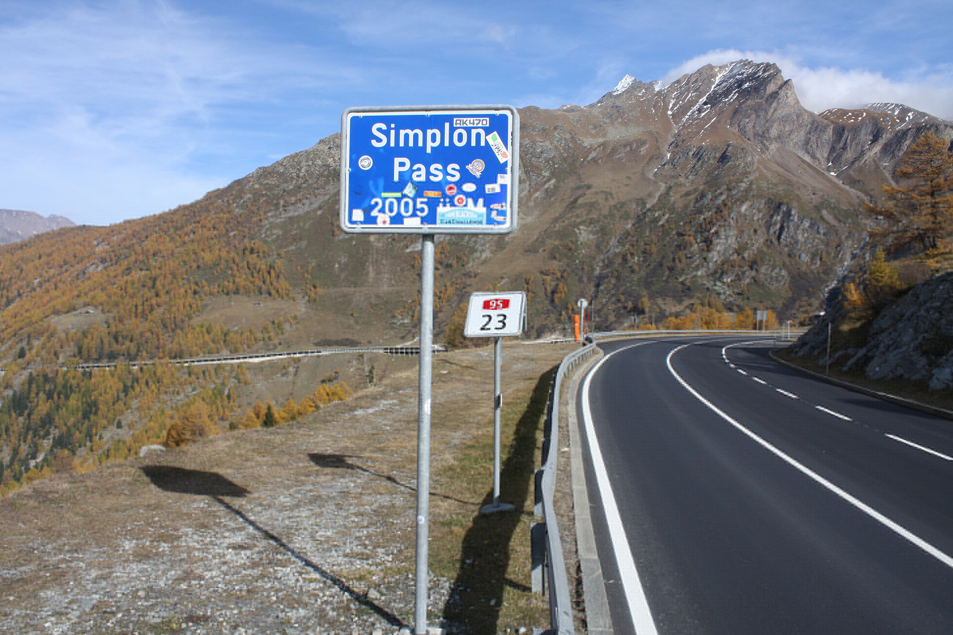 A9 Simplon: Stau und Verkehrs-Behinderungen wegen BelagsarbeitenVerkehr wird einspurig geführt
