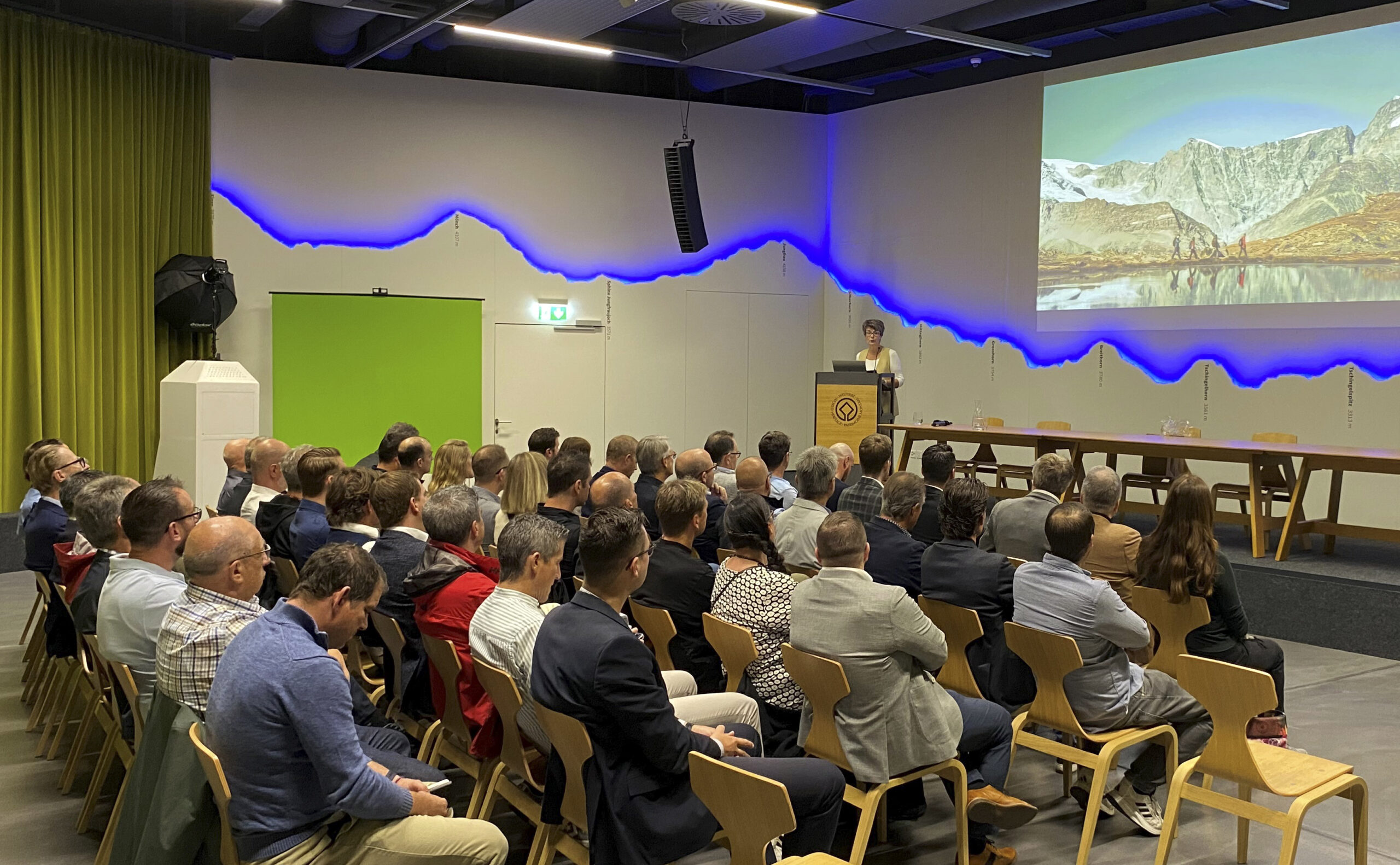 Wirtschaftsforum Oberwallis tagte im Welt-Natur-Forum in NatersThema "Unternehmen im Wandel"