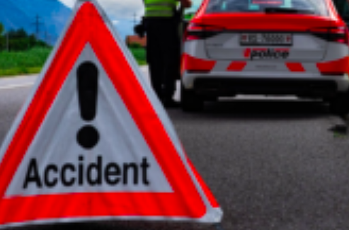 Unfall auf A9: Strecke zwischen Simplon-Dorf und Gondo gesperrtBus mit 40 Personen kollidiert mit Auto
