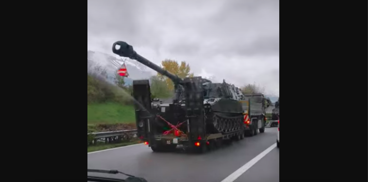 Stau auf A9 wegen Unfall mit Armee-FahrzeugenUnfall mit 2 Panzertransportern