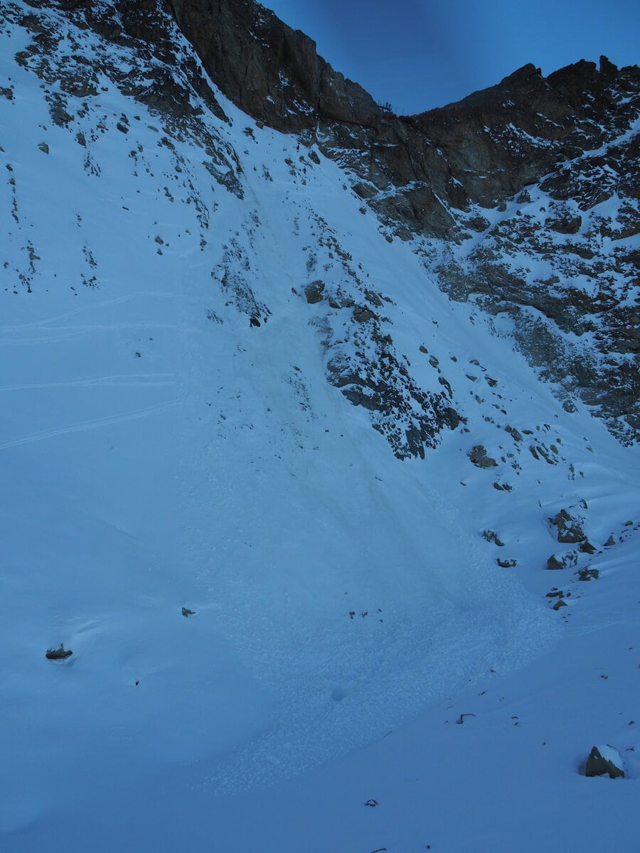 Lawine in Arolla: 27-jähriger Skitourengänger stirbt trotz schneller LokalisierungLawinenniedergang fordert Todesopfer
