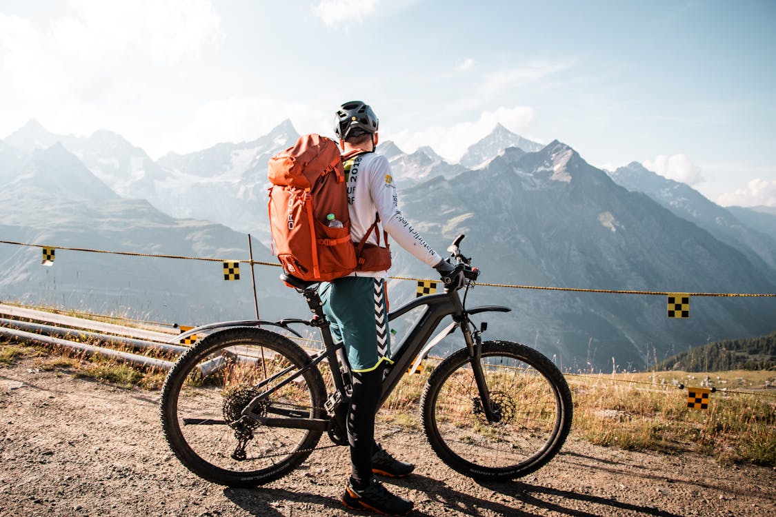 Autofreies Saas-Fee mit Arbeitsgruppe VerkehrVerkehrsprojekt in 4 Phasen