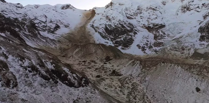 Gigantischer Felssturz am Monte RosaErdbebendienst mißt bei Zermatt Erschütterungen mit einer Magnitude von 2,1
