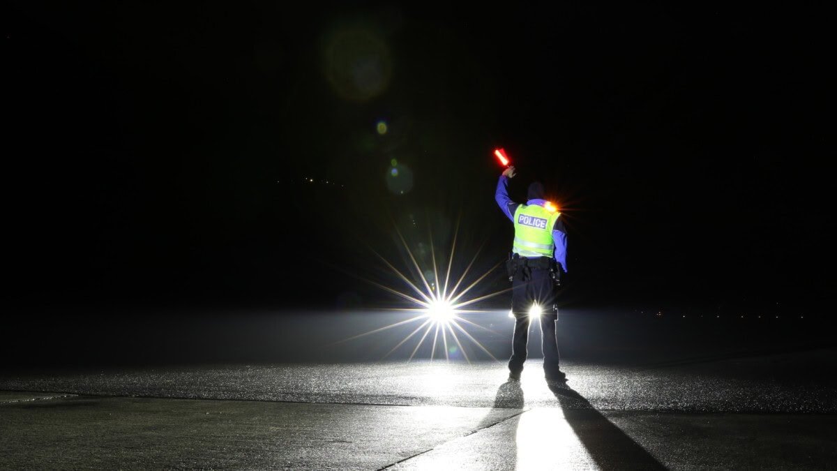 Siders: Raubüberfall in einer TankstelleTankstelleln-Angestellte mit Schußwaffe überfallen