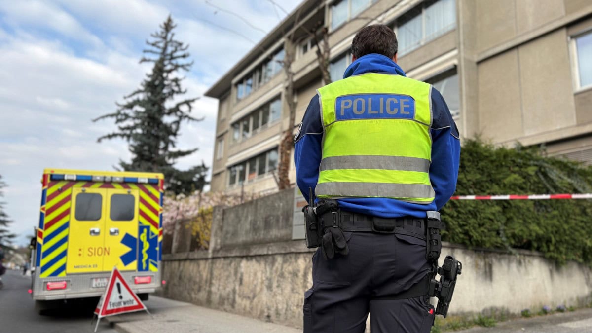 Sitten: Mann nach versuchter Selbstentzündung angehaltenMann aus Syrien wollte sich auf Dach selbst anzünden
