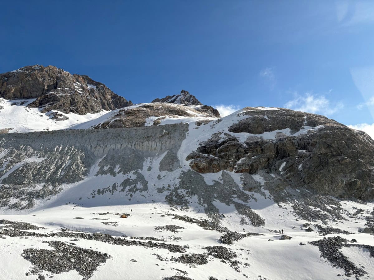 Zermatt: Tödlicher Sturz eines SkitourengängersBei Skitour von Schönbielhütte auf 2.670 Meter abgestürzt