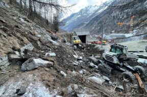 Situation nach zweitem Steinschlag am 26. März 2025 Matthorn-Gotthard-Bahn Sperrung