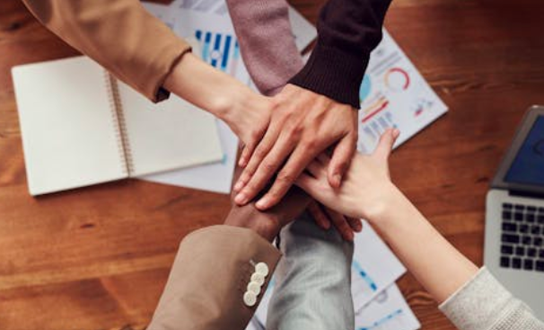 Gruppenbildung und Arbeitspsychologie im FokusFFHS erweitert MAS Wirtschaftspsychologie