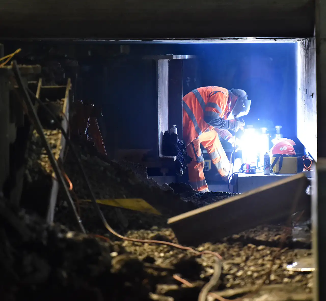 Neue Eisenbahnbrücke über die SaltinaBahnlinie zwischen Brig und Visp wird unterbrochen
