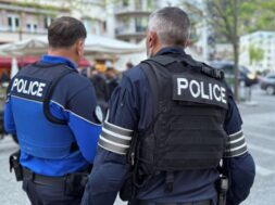 #Kapo Wallis Polizisten in Innennstadtbereich, Symbolbild 2025_04_13_Sion_PolCantVS-768×432