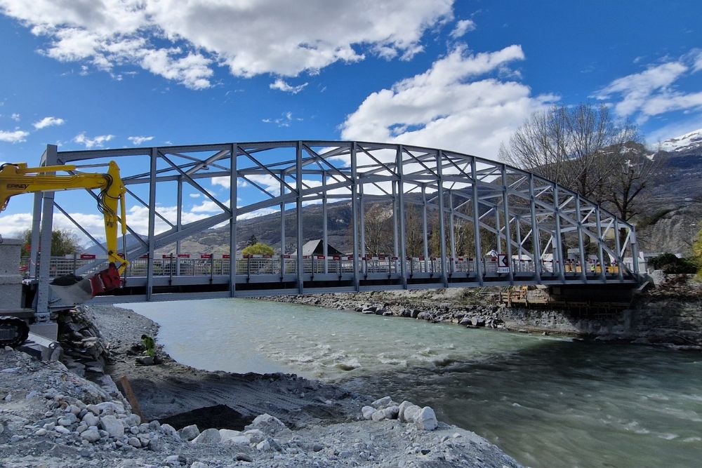 Nach 5-monatiger Bauzeit ist 1917 errichtete Brücke wieder verfügbarWiedereröffnung der Straßenbrücke zwischen Siders und Chippis
