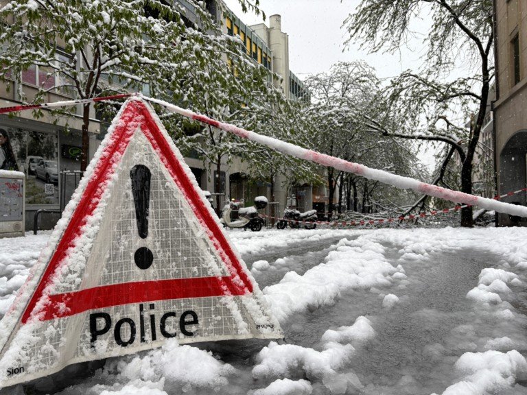 Wallis: Unwetter – Einsatzzentrale mit Anrufen überlastetNotrufzentrale kann nicht alle Anrufe entgegennehmen