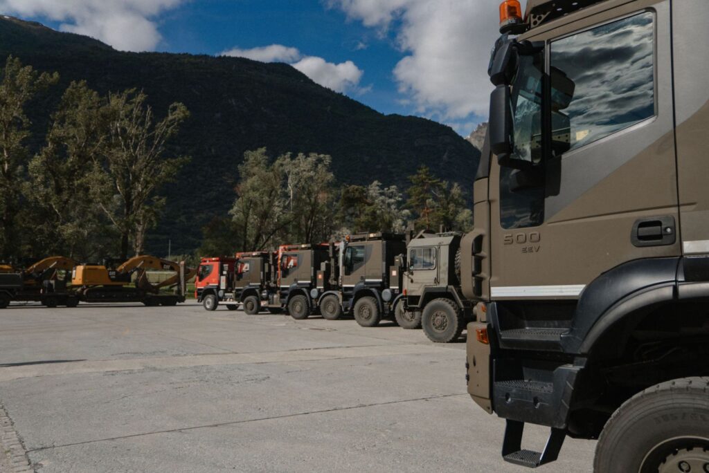Die Armee ist in Bereitschaft versetzt und vor Ort bei Bllatten buw. de, Lötschental, kann aber aufgrund der gefährlichen geologischen Situation noch nicht eingreifen (Foto: VBS)