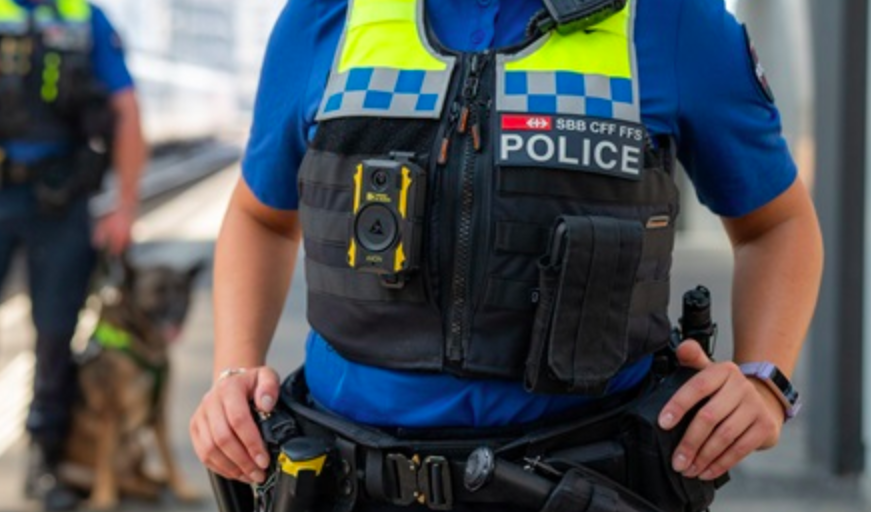 SBB: Körperkameras haben sich bei der Transportpolizei bewährtIn 2/3tel der Situationen löste schon das Ankündigen von Aufzeichnungen eine Deeskalation aus
