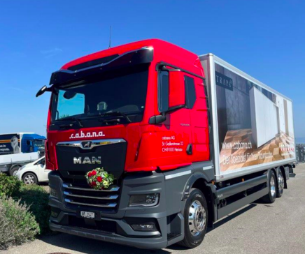 Foto des Lkws mit der Antenne vor dem Brand (Quelle: Cabana AG).