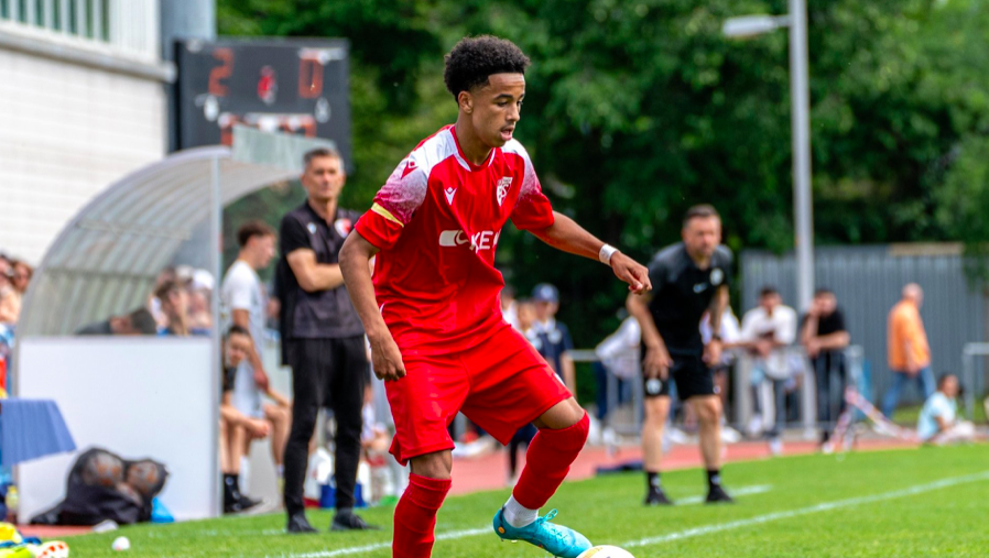 Djaota Luyet unterzeichnet seinen ersten ProfivertragWeiterer Nachwuchsspieler unterzeichnet bei FC Sitten