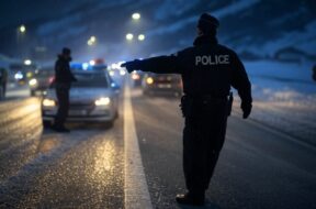 #Kapo Wallis Winter Polizeisperre Straßenkontrolle