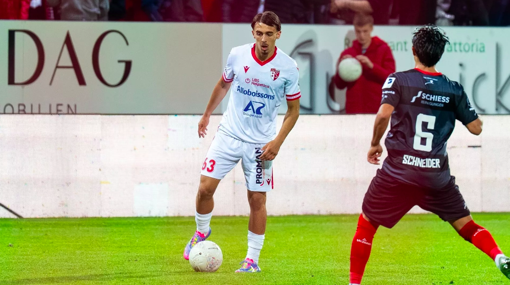 Neu in der Profimannschaft des FC SionAdrien Llukes unterschreibt seinen ersten Profivertrag