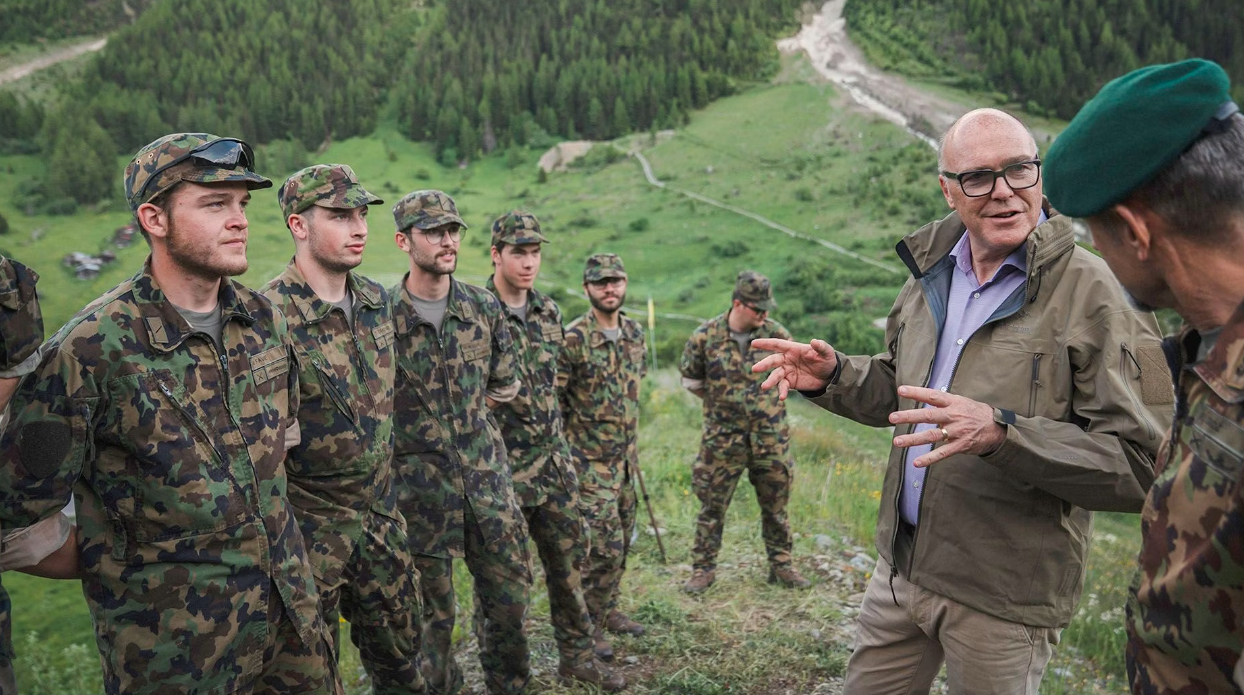 Bergsturz Blatten: Armee vor Ort aber sie hat keine „Aufgaben zugewiesen“ bekommenZu riskant: Armee darf in Blatten immer noch nicht helfen