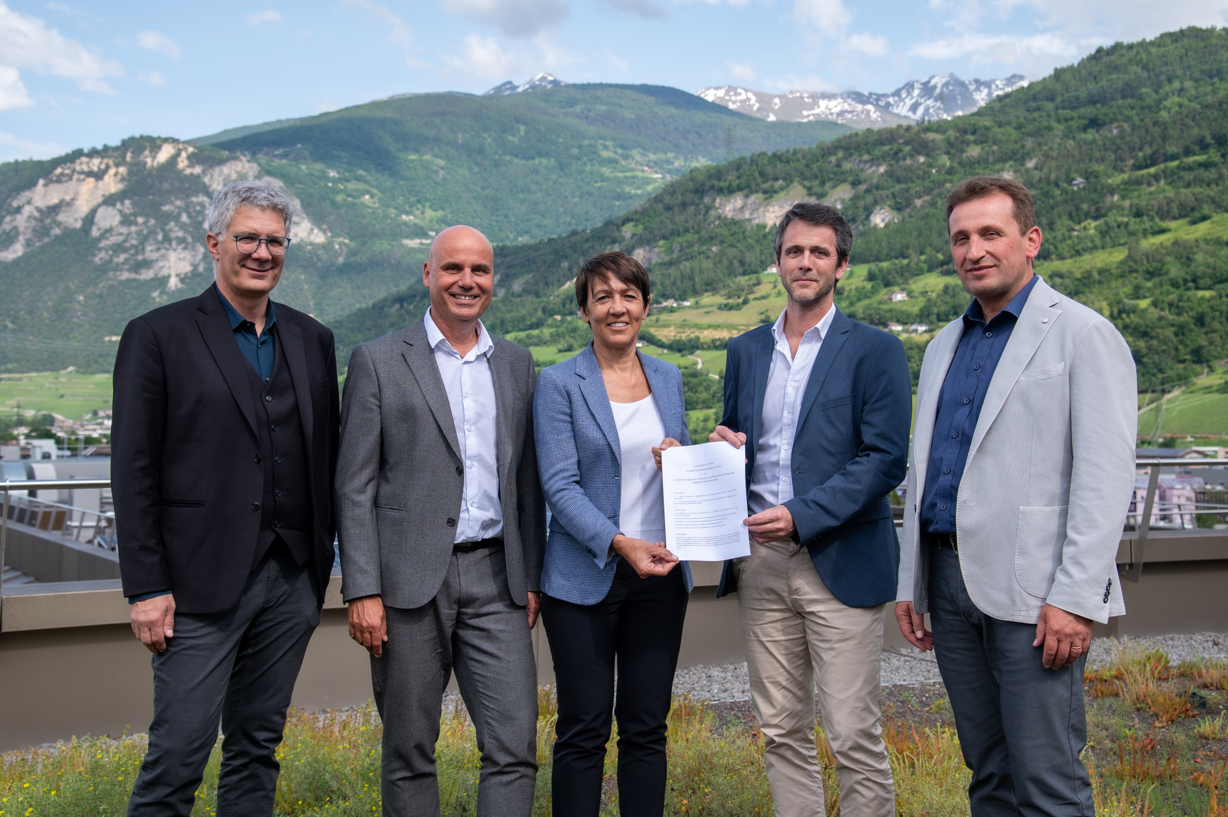 HES-SO Valais-Wallis und das Centre Régional d’Etudes des Populations Alpines (CREPA) besiegeln ihre ZusammenarbeitWissenschaftliche Zusammenarbeit für die Zukunft alpiner Regionen