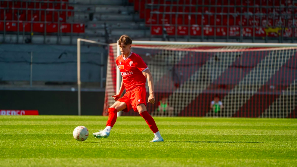 Erster Profivertrag für Nevio BinerNeuer Profispieler kommt aus Naters
